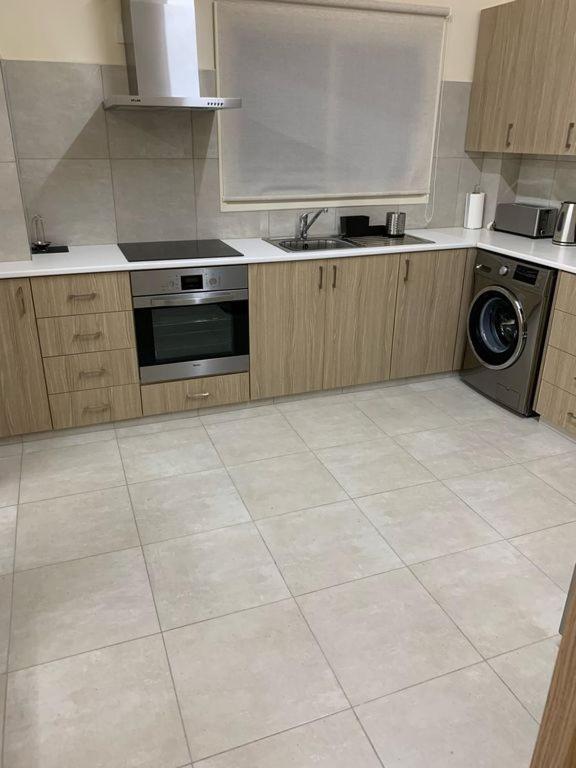 Tony'S Boutique Apartment لارنكا المظهر الخارجي الصورة